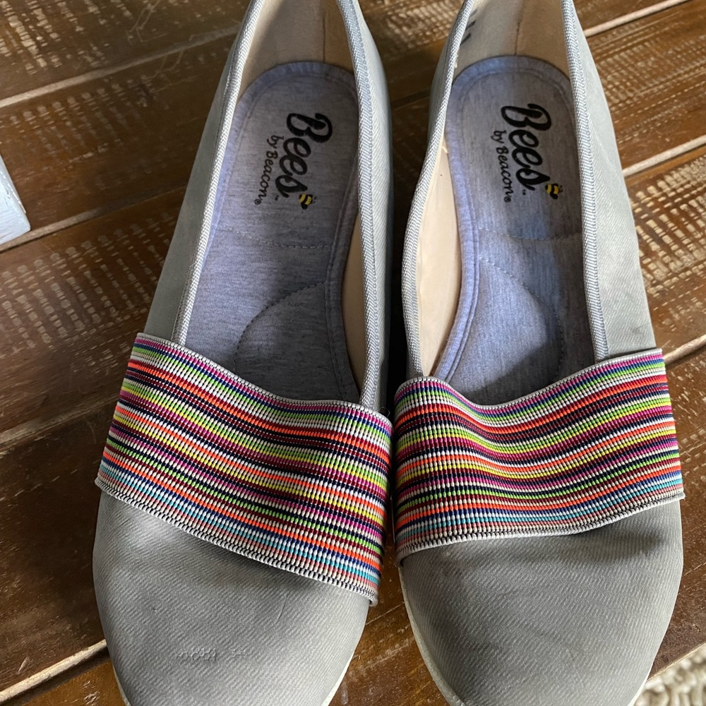 Bees by Beacon Gray Flats size 9W 9 wide Stripes